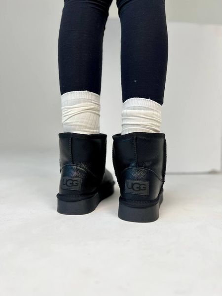 UGG Mini Black v4 10054-36 фото