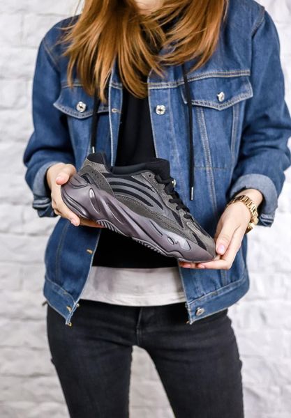 Adidas Yeezy Boost 700 V2 Vanta Black 3158-36 фото