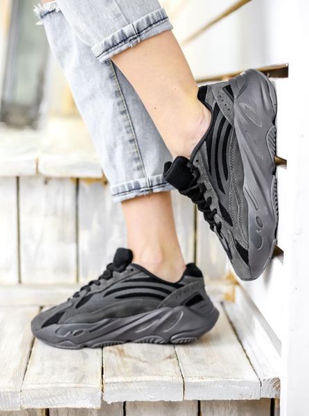 Adidas Yeezy Boost 700 V2 Vanta Black 3158-36 фото