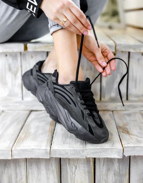 Adidas Yeezy Boost 700 V2 Vanta Black 3158-36 фото