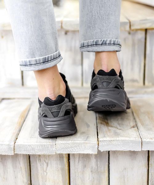 Adidas Yeezy Boost 700 V2 Vanta Black 3158-36 фото