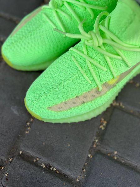 Yeezy 350 v2 GLOW IN DARK 11425-36 фото