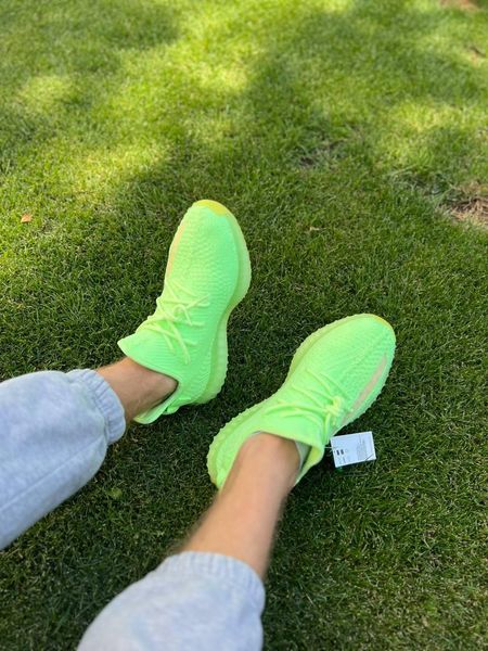 Yeezy 350 v2 GLOW IN DARK 11425-36 фото