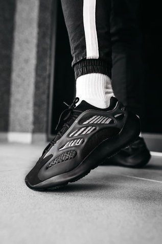 Adidas Yeezy Boost 700 V3 Black Alvah 3190-36 фото