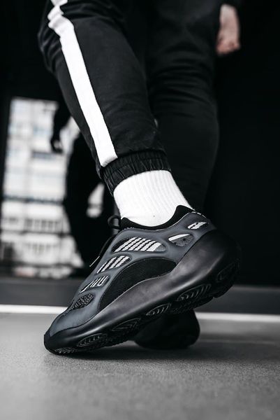 Adidas Yeezy Boost 700 V3 Black Alvah 3190-36 фото