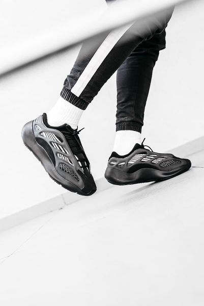 Adidas Yeezy Boost 700 V3 Black Alvah 3190-36 фото