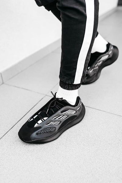 Adidas Yeezy Boost 700 V3 Black Alvah 3190-36 фото