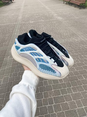 Adidas Yeezy Boost 700 V3 Kyanite 3180-36 фото