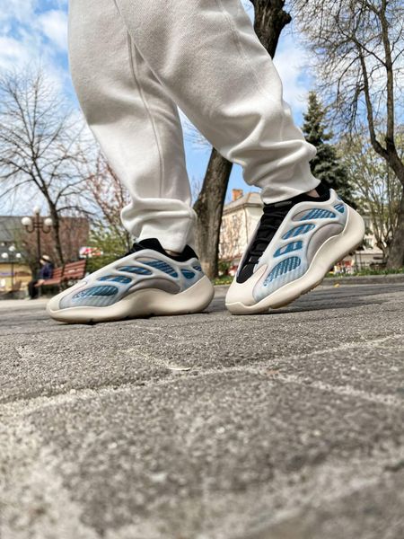 Adidas Yeezy Boost 700 V3 Kyanite 3180-36 фото