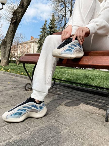 Adidas Yeezy Boost 700 V3 Kyanite 3180-36 фото