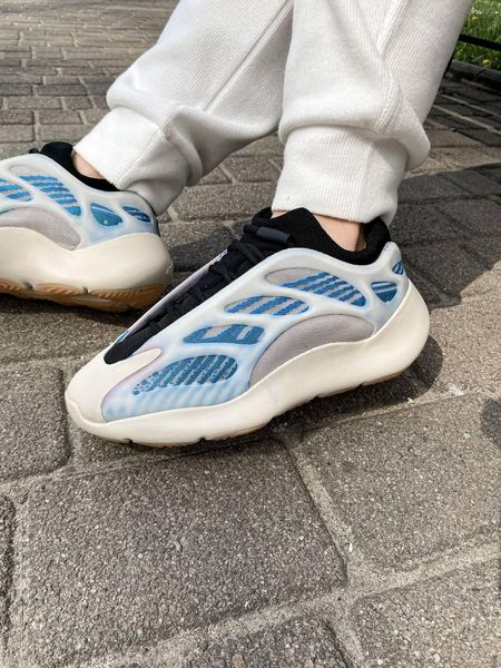 Adidas Yeezy Boost 700 V3 Kyanite 3180-36 фото