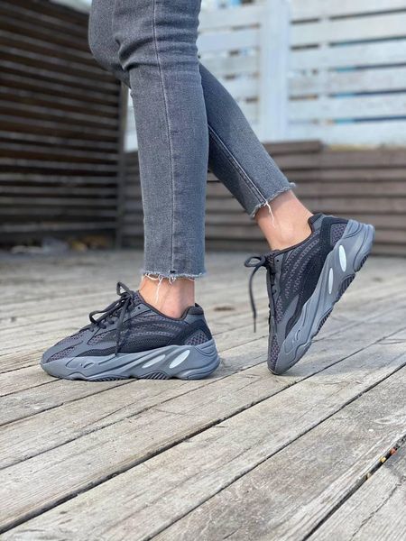 Adidas Yeezy Boost 700 V2 Vanta Leather Black White 3160-36 фото