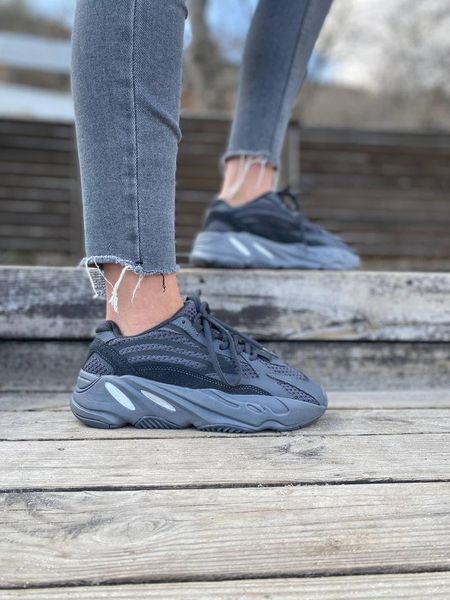 Adidas Yeezy Boost 700 V2 Vanta Leather Black White 3160-36 фото