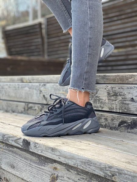 Adidas Yeezy Boost 700 V2 Vanta Leather Black White 3160-36 фото