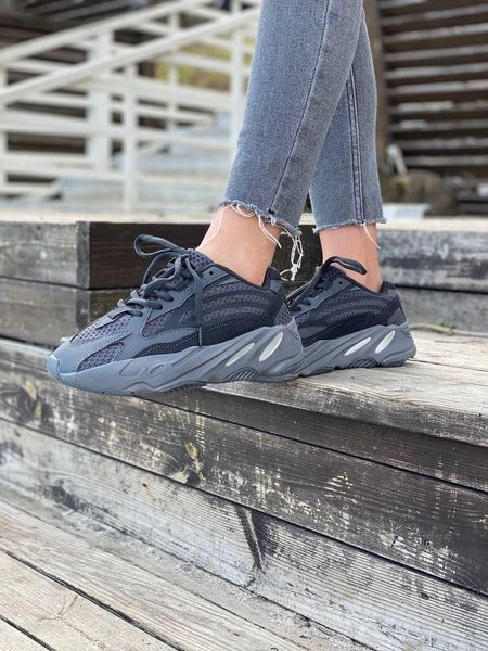 Adidas Yeezy Boost 700 V2 Vanta Leather Black White 3160-36 фото