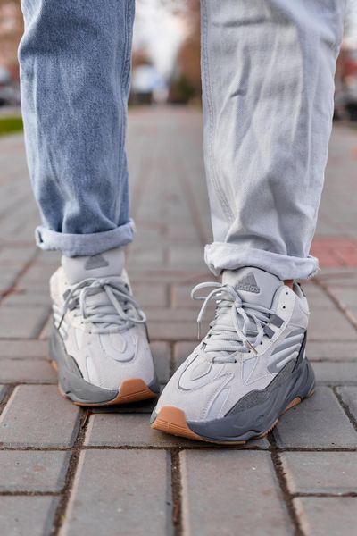 Adidas Yeezy Boost 700 V2 Winter Grey Black 10020-44 фото