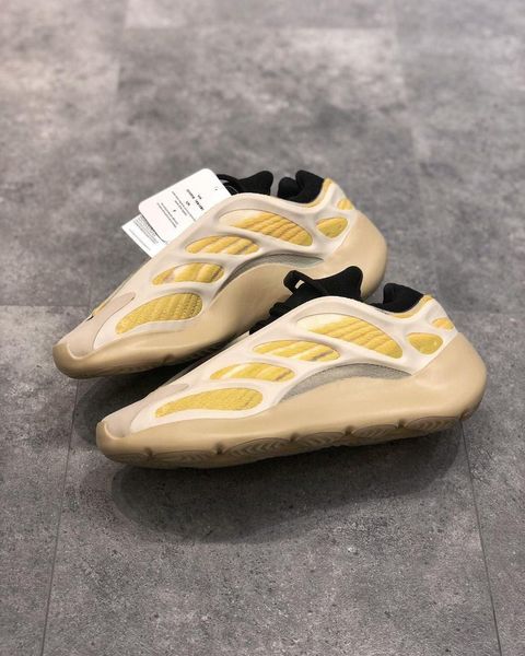 Adidas yeezy 700 v3 SAFFLOWER 11268-36 фото