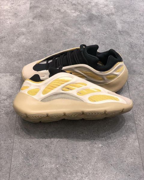 Adidas yeezy 700 v3 SAFFLOWER 11268-36 фото