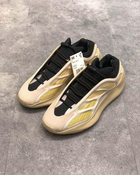 Adidas yeezy 700 v3 SAFFLOWER 11268-36 фото