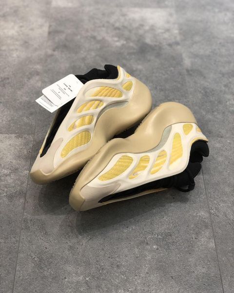 Adidas yeezy 700 v3 SAFFLOWER 11268-36 фото