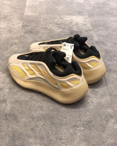 Adidas yeezy 700 v3 SAFFLOWER 11268-36 фото