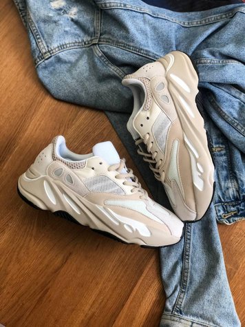 Yeezy 700 white 10488-39 фото