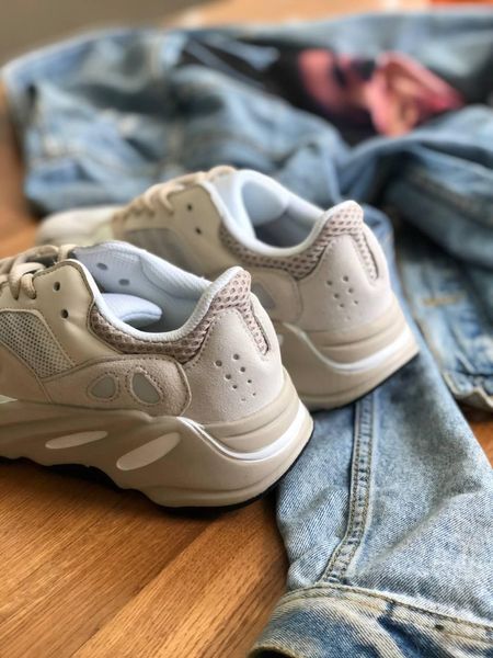 Yeezy 700 white 10488-39 фото