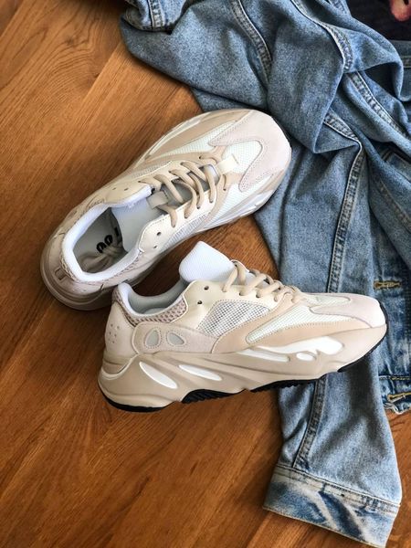 Yeezy 700 white 10488-39 фото