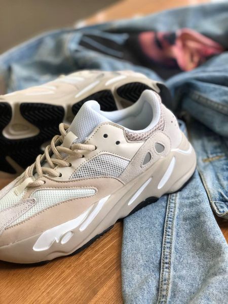 Yeezy 700 white 10488-39 фото