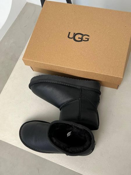 UGG Mini Black v3 10053-36 фото