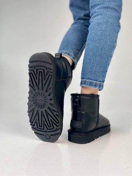 UGG Classic Mini Black v2 5391-36 фото