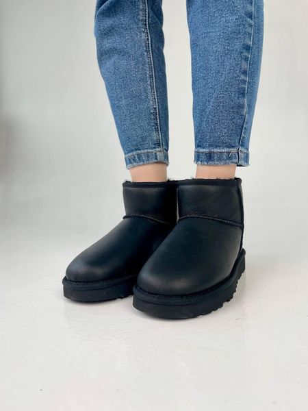 UGG Classic Mini Black v2 5391-36 фото